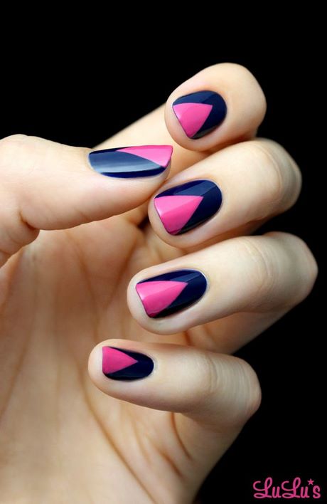 Albastru roz nail art