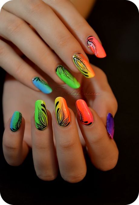 bright-nail-color-designs-37_13 Modele de culoare strălucitoare a unghiilor