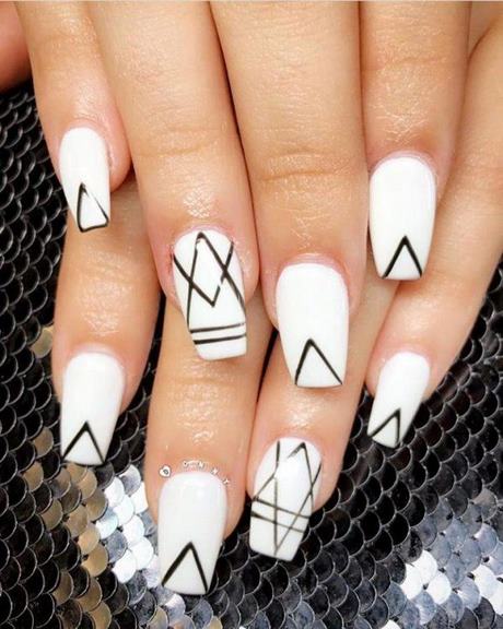 brown-and-white-nail-designs-40 Modele de unghii maro și alb