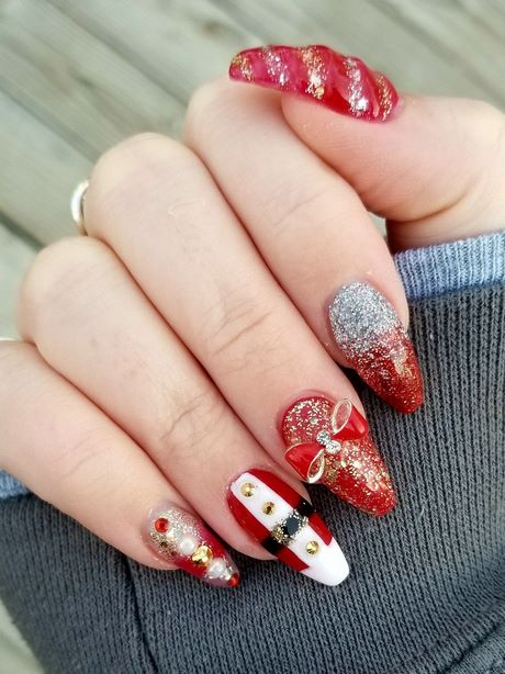 christmas-nail-designs-with-rhinestones-80 Modele de unghii de Crăciun cu pietre