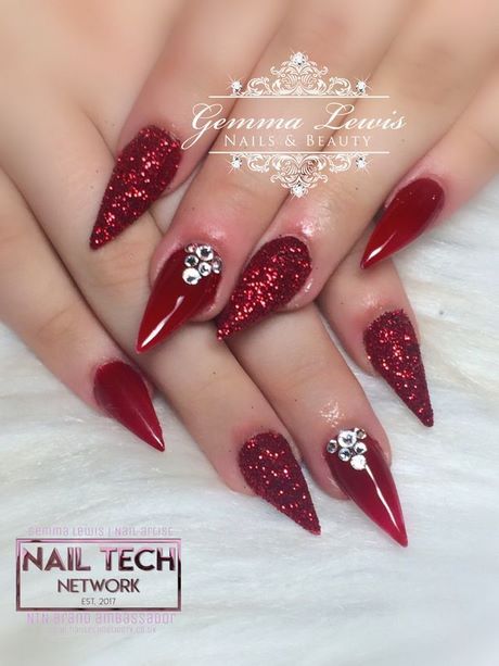 christmas-nail-designs-with-rhinestones-80_9 Modele de unghii de Crăciun cu pietre