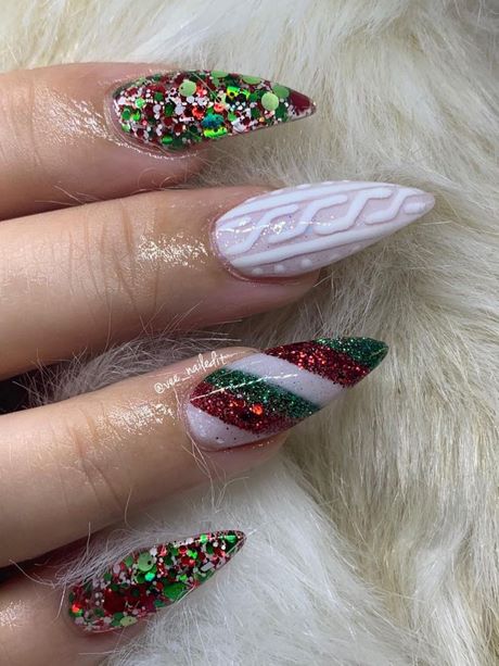 christmas-stiletto-nail-designs-39_13 Modele de unghii stiletto de Crăciun