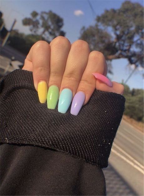 cute-multicolored-nails-83_15 Drăguț unghii multicolore