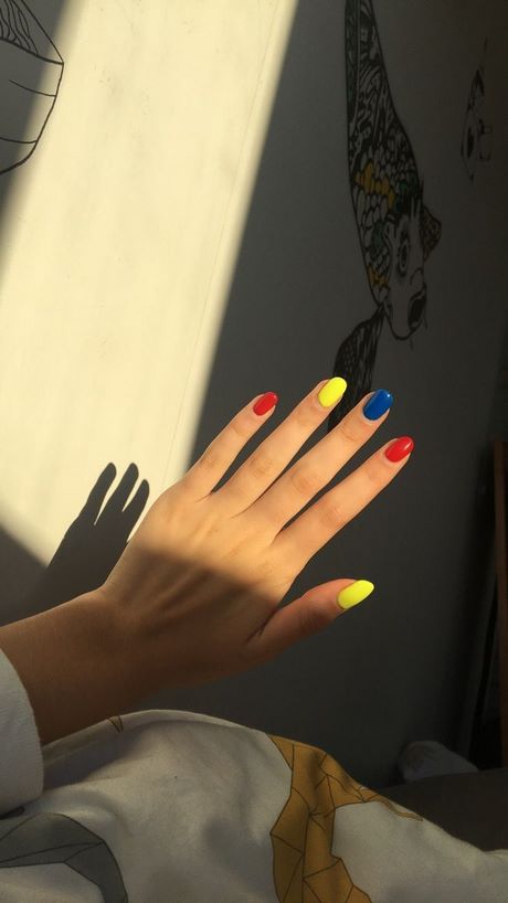 cute-multicolored-nails-83_9 Drăguț unghii multicolore