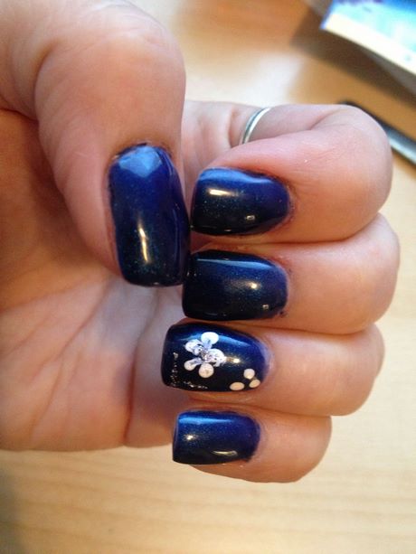 dark-blue-gel-nail-designs-23_5 Modele de unghii cu gel albastru închis