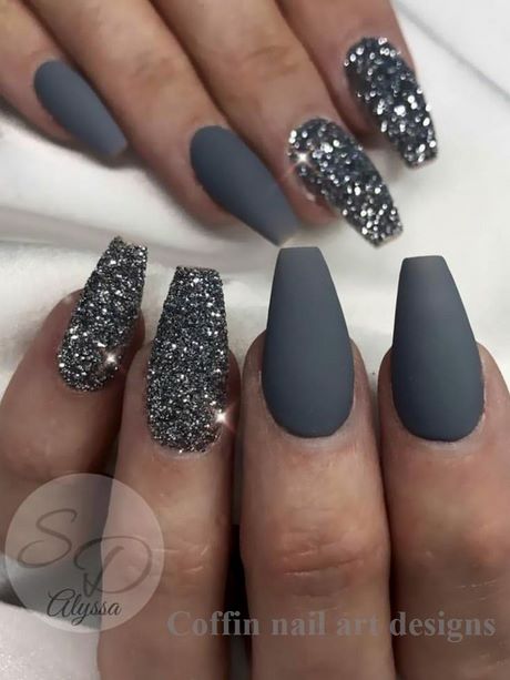 dark-gray-nail-designs-12_14 Modele de unghii gri închis