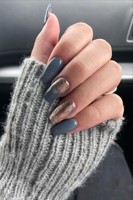 dark-gray-nail-designs-12_17 Modele de unghii gri închis