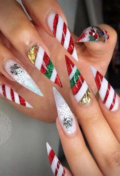 festive-nails-for-christmas-51 Cuie Festive pentru Crăciun