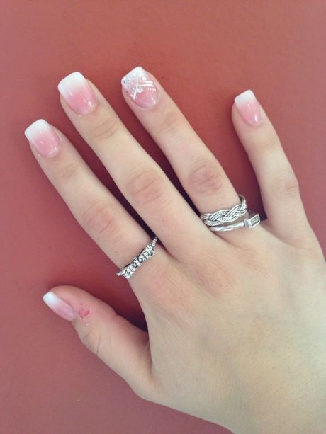 french-nails-with-design-on-ring-finger-13_11 Unghii franceze cu design pe degetul inelar