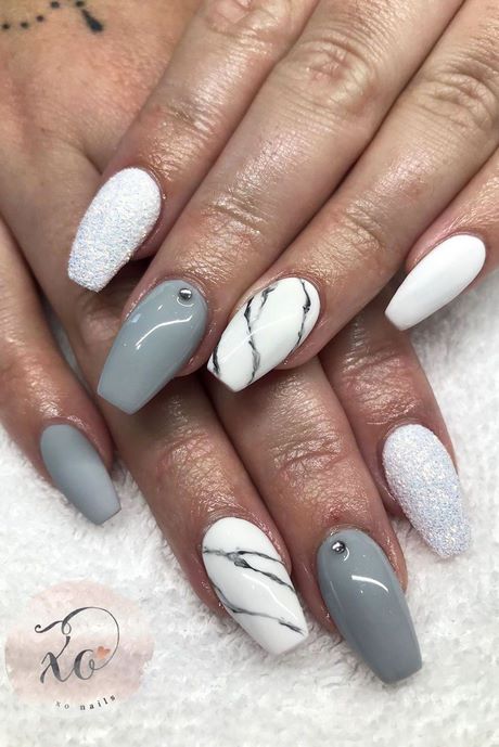 gray-nail-polish-designs-93_13 Modele de lacuri de unghii gri