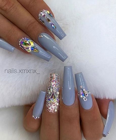 gray-nails-with-rhinestones-50_15 Cuie gri cu pietre