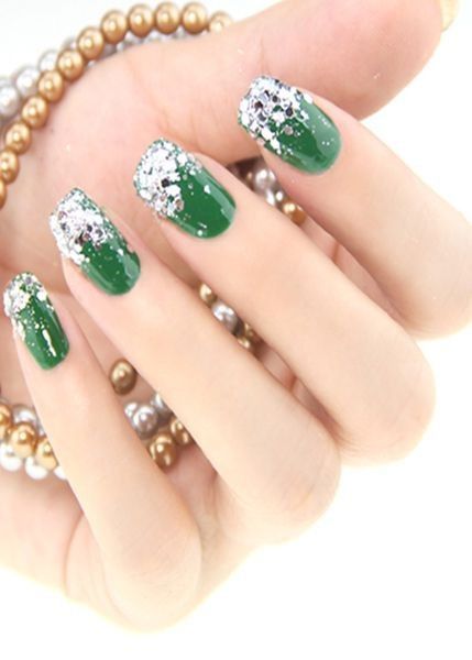 green-christmas-nails-designs-44_11 Modele de Unghii verzi de Crăciun