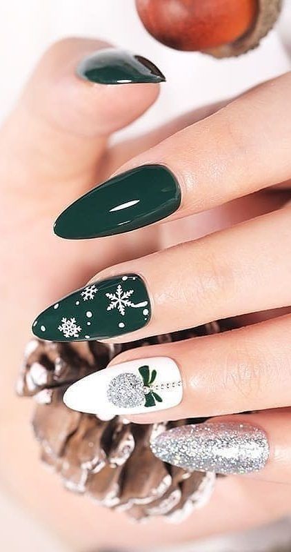 green-christmas-nails-designs-44_13 Modele de Unghii verzi de Crăciun