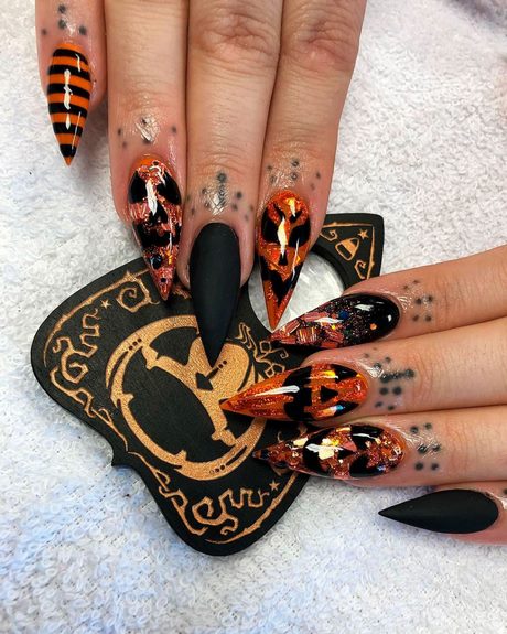 halloween-stiletto-nail-designs-69_18 Modele de unghii stiletto de Halloween