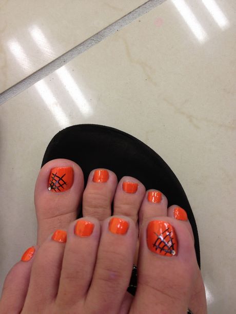 ideas-for-halloween-toenails-84 Idei pentru unghiile de la picioare de Halloween