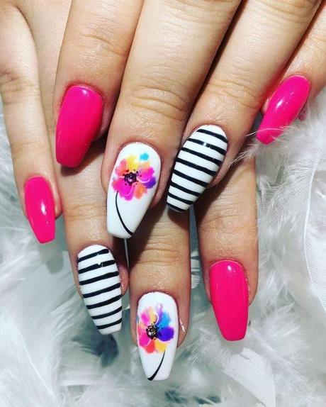 light-pink-and-white-nail-designs-08_5 Modele de unghii roz și alb