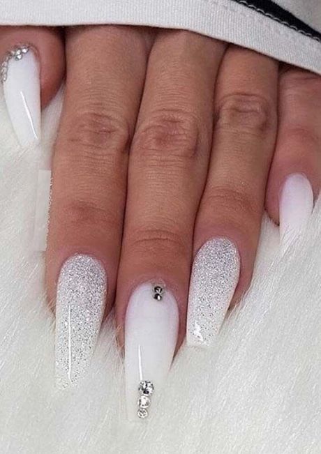 long-white-nail-designs-27_15 Modele lungi de unghii albe