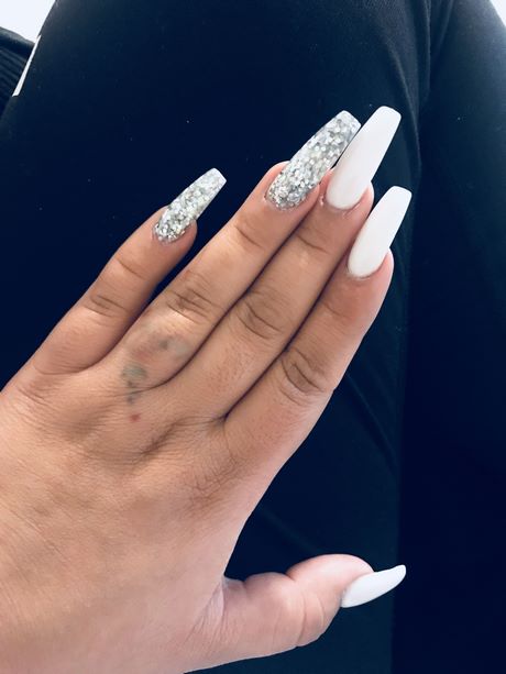 long-white-nail-designs-27_17 Modele lungi de unghii albe