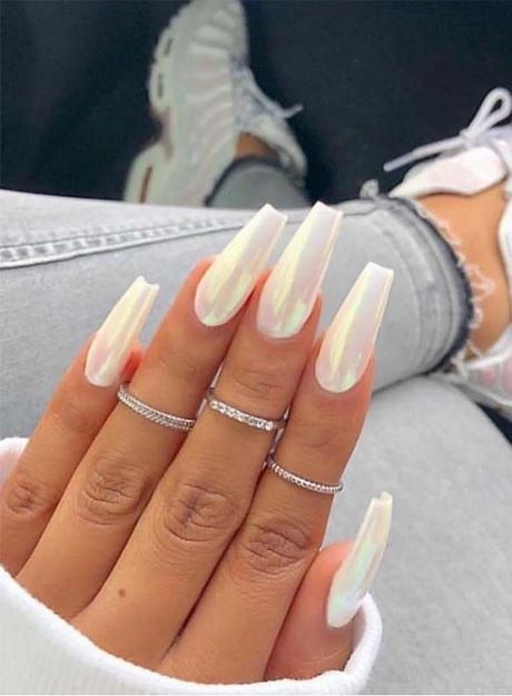 long-white-nail-designs-27_18 Modele lungi de unghii albe