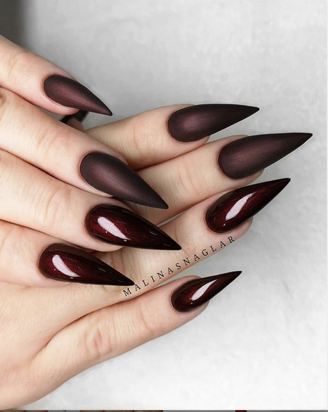 maroon-and-black-nail-designs-19 Modele de unghii maro și negru