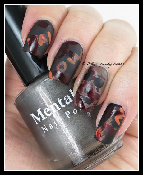 michael-myers-nail-designs-29_11 Modele de unghii Michael myers