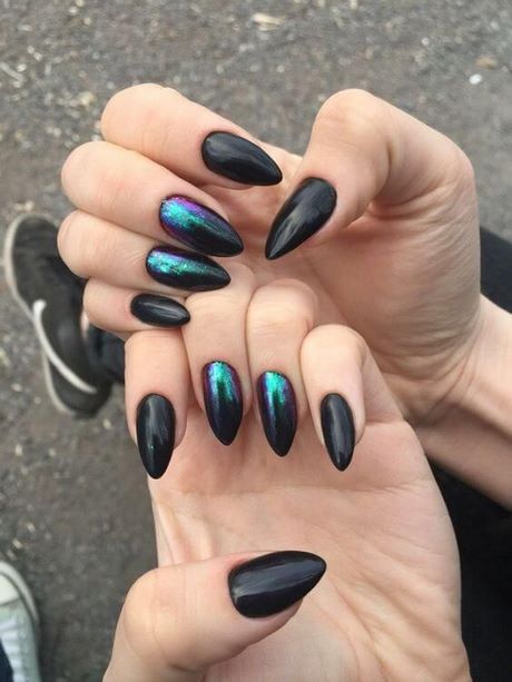 nail-designs-with-dark-colors-72_11 Modele de unghii cu culori închise