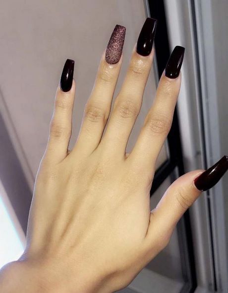 nail-designs-with-dark-colors-72_15 Modele de unghii cu culori închise