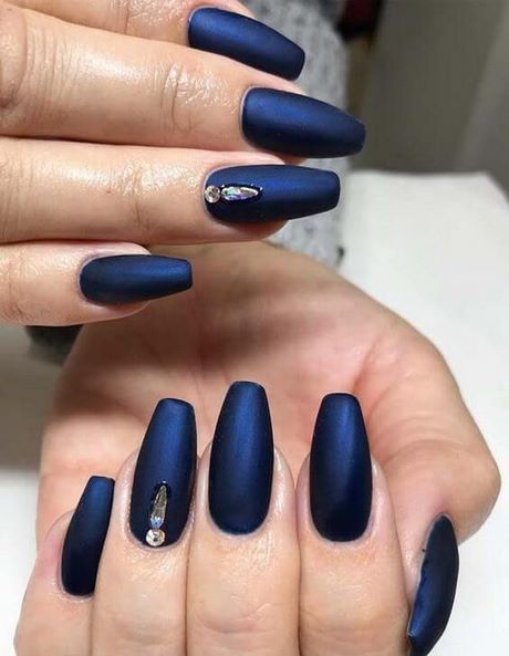 nail-designs-with-navy-blue-97_17 Modele de unghii cu albastru bleumarin