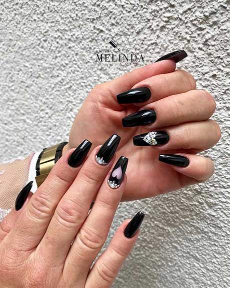 nails-with-black-design-26_10 Cuie cu design negru