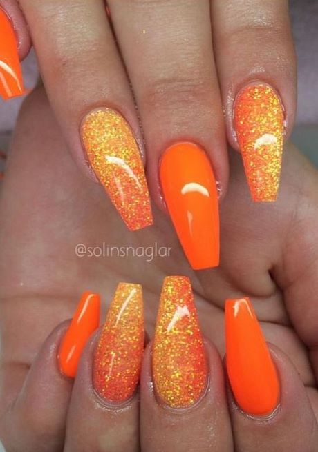 Modele de unghii cu sclipici portocalii