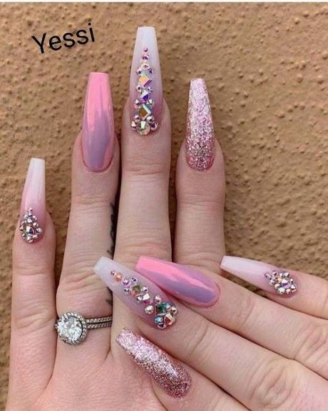 pink-nail-designs-with-diamonds-51_13 Modele de unghii roz cu diamante