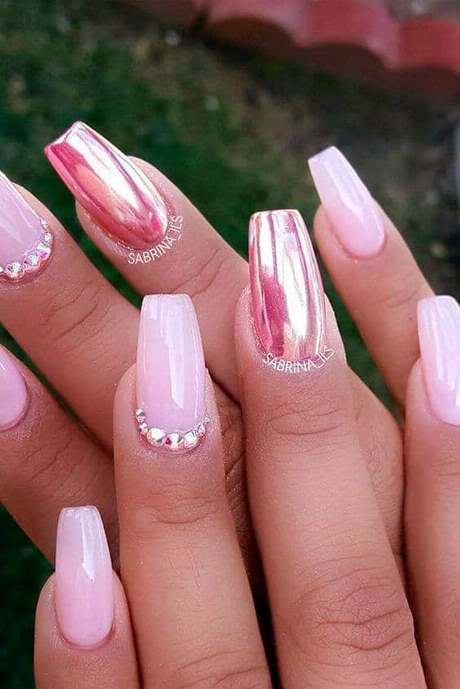 pink-nail-designs-with-diamonds-51_19 Modele de unghii roz cu diamante