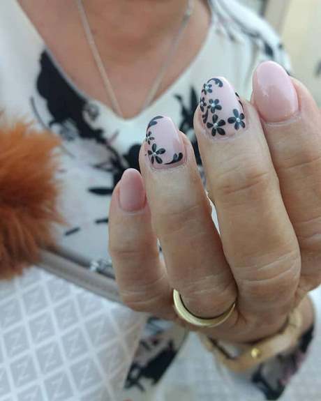pink-nails-with-flower-design-22_15 Unghii roz cu design de flori