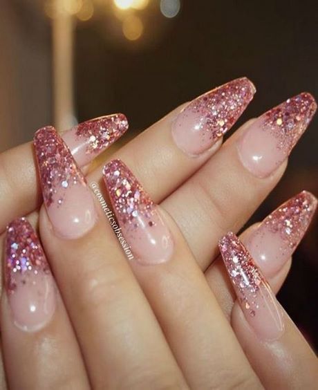 pink-nails-with-glitter-tips-89_17 Unghii roz cu sfaturi sclipici