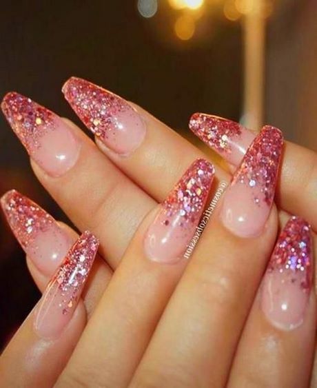 pink-nails-with-glitter-tips-89_6 Unghii roz cu sfaturi sclipici