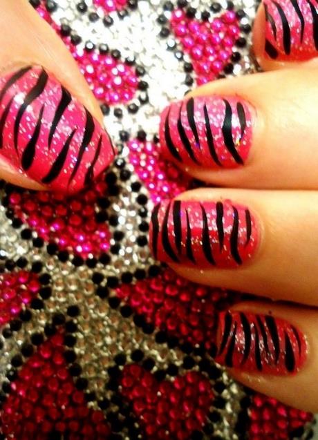 pink-zebra-nail-designs-83 Modele de unghii zebra roz