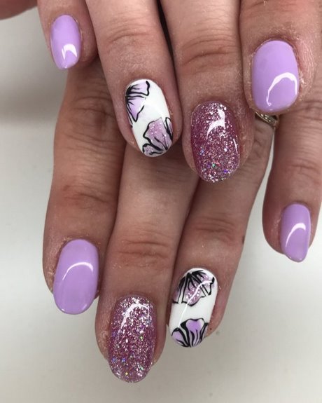 Modele de unghii violet și sclipici