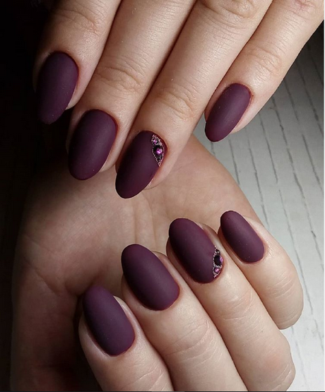 purple-matte-nails-with-design-08 Violet unghii mat cu design