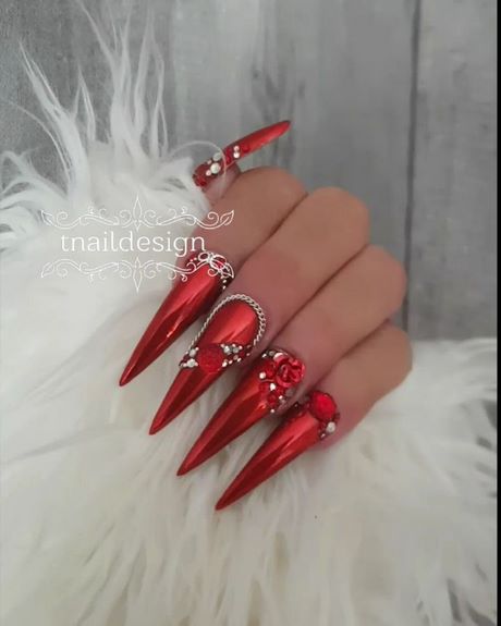 Modele de unghii cromate roșii