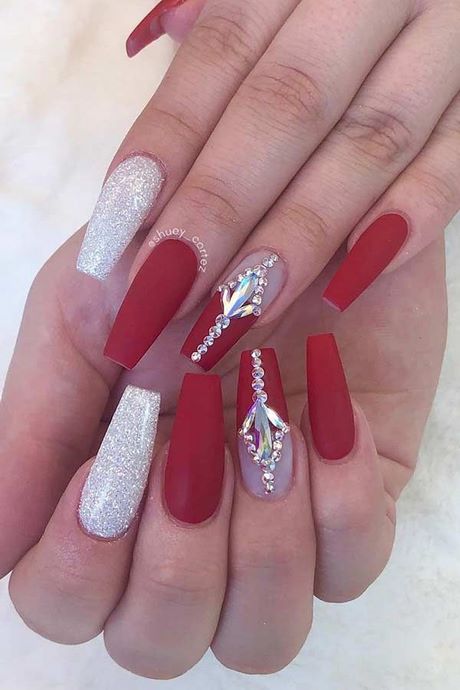 red-nails-with-silver-design-12_14 Cuie roșii cu design argintiu