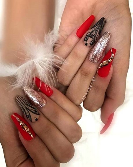 red-nails-with-silver-design-12_17 Cuie roșii cu design argintiu