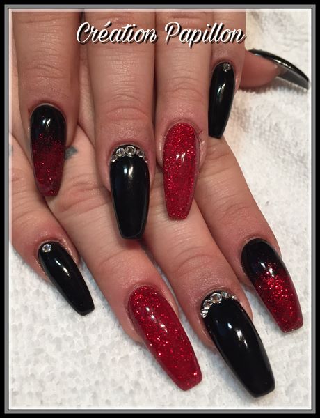 red-nails-with-silver-design-12_7 Cuie roșii cu design argintiu