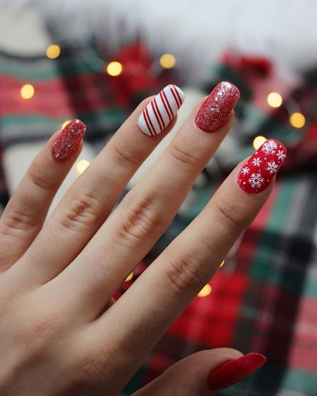 simple-nails-for-christmas-20_2 Unghii Simple pentru Crăciun