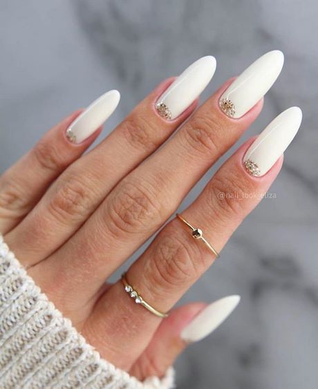 simple-white-nail-polish-designs-56_3 Modele simple de lacuri de unghii albe