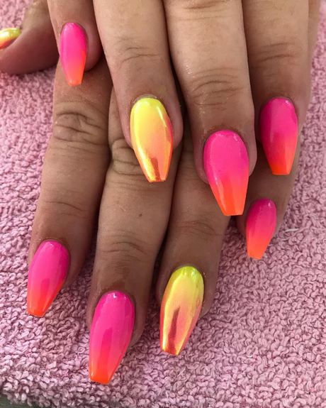 summer-neon-nail-designs-65_12 Modele de unghii neon de vară