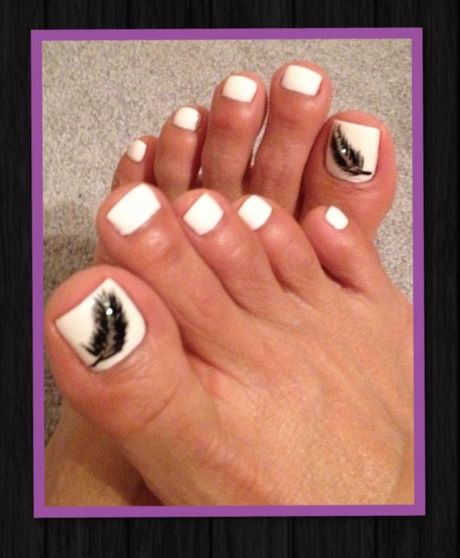 toe-nail-designs-on-white-polish-93 Modele de unghii pe unghii albe