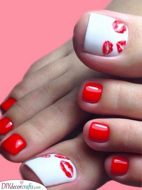 toe-nail-designs-on-white-polish-93_18 Modele de unghii pe unghii albe
