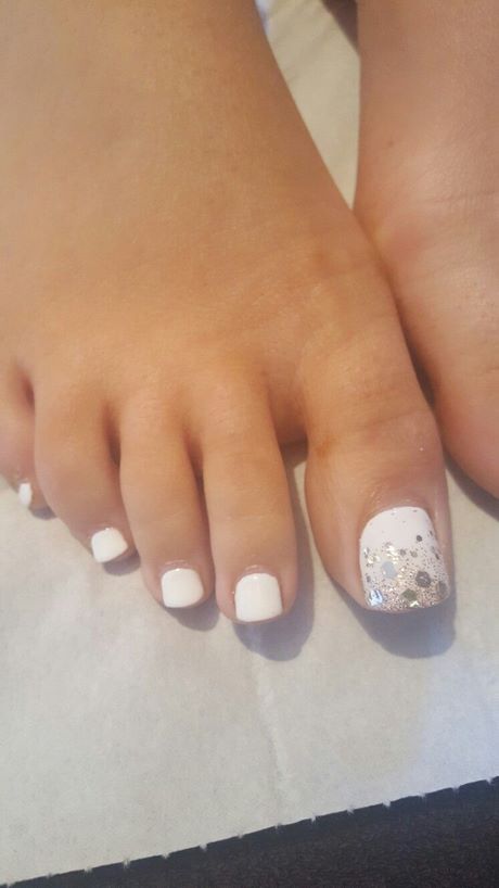 toe-nail-designs-on-white-polish-93_9 Modele de unghii pe unghii albe