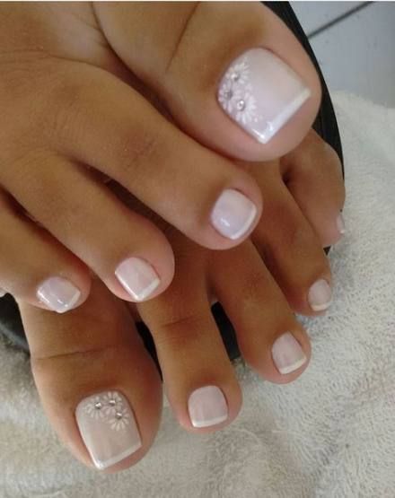 toenails-designs-on-white-nail-polish-40_5 Toenails modele pe lac de unghii alb