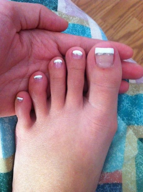 white-and-silver-toe-nail-designs-90_6 Modele de unghii albe și argintii